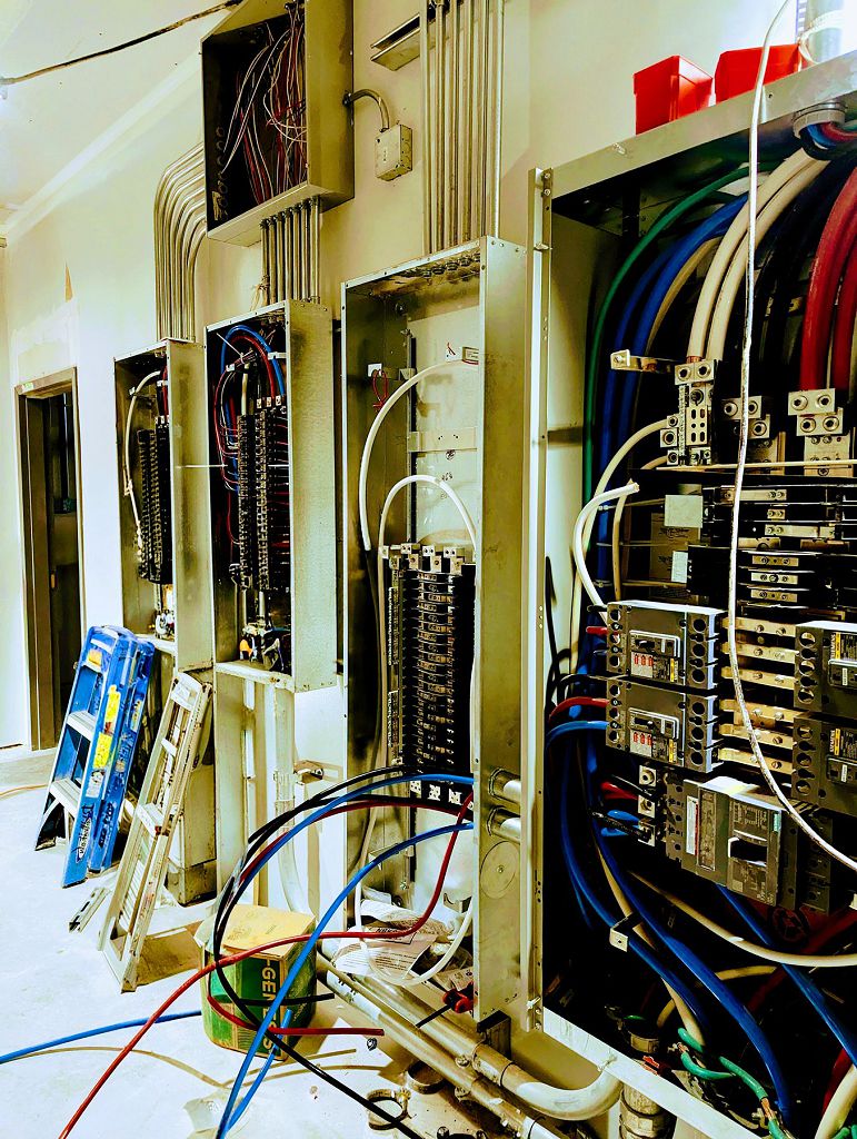 D&E electrician main breaker installation